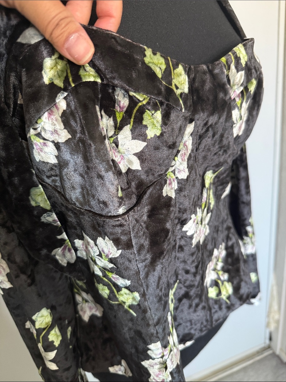 Anthropologie (Hutch) - Women's Black Floral Velvet Square-Neck Top | Sz XL - Picture 2 of 6